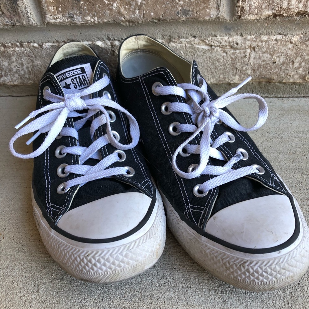 Black low top converse